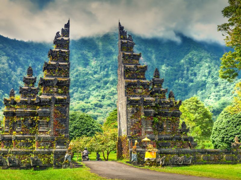 Maldivler & Singapur & Phuket Turu Qatar Havayolları ile 8 Gece 10 Gün NLE-HKT FL001