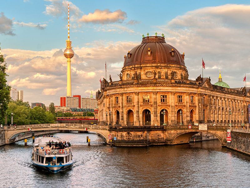 BERLİN VE HALLSTATT ILE  BİR ORTA AVRUPA MASALI TURU Pegasus Havayolları ile 7 gece